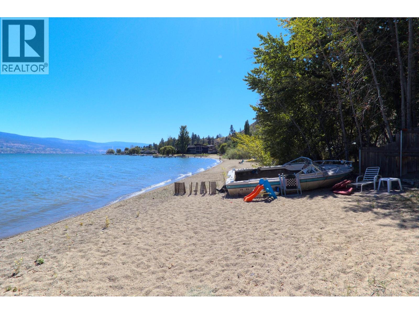 17001 Lakeshore Drive North, Summerland