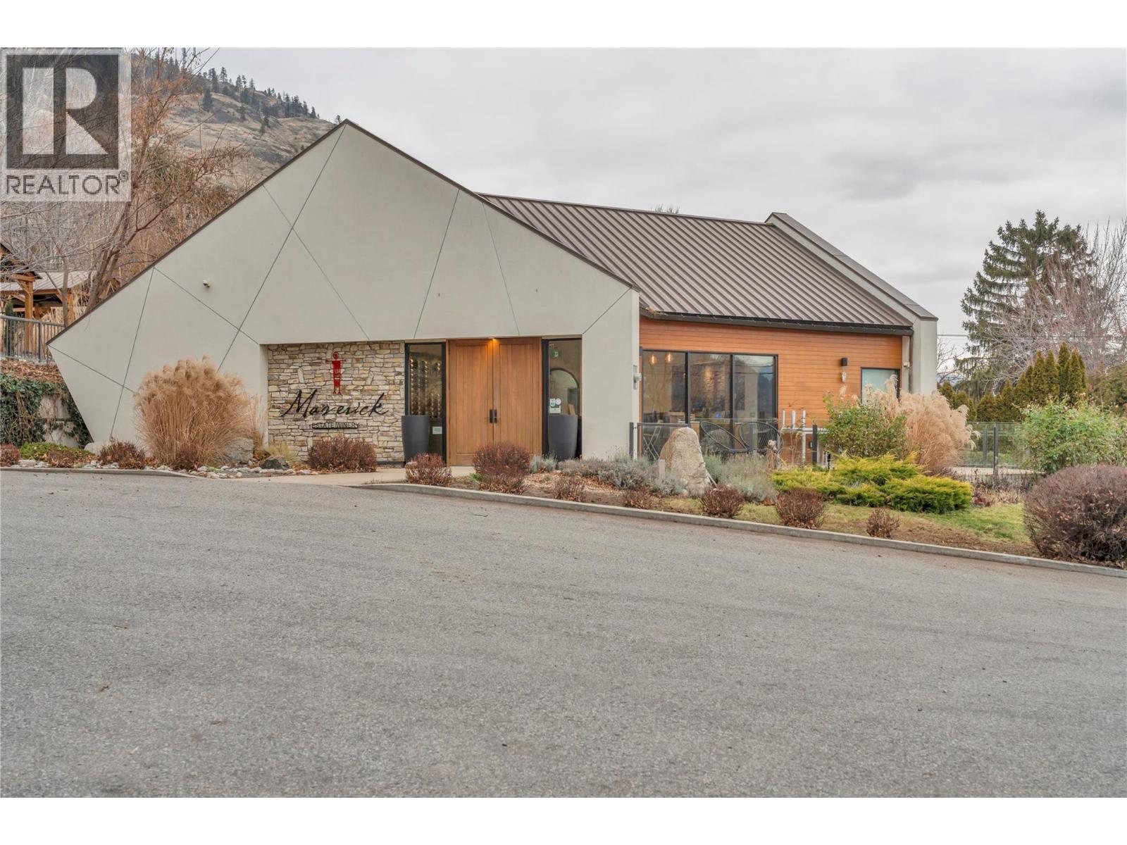 3974 Hwy 97 Highway, Oliver